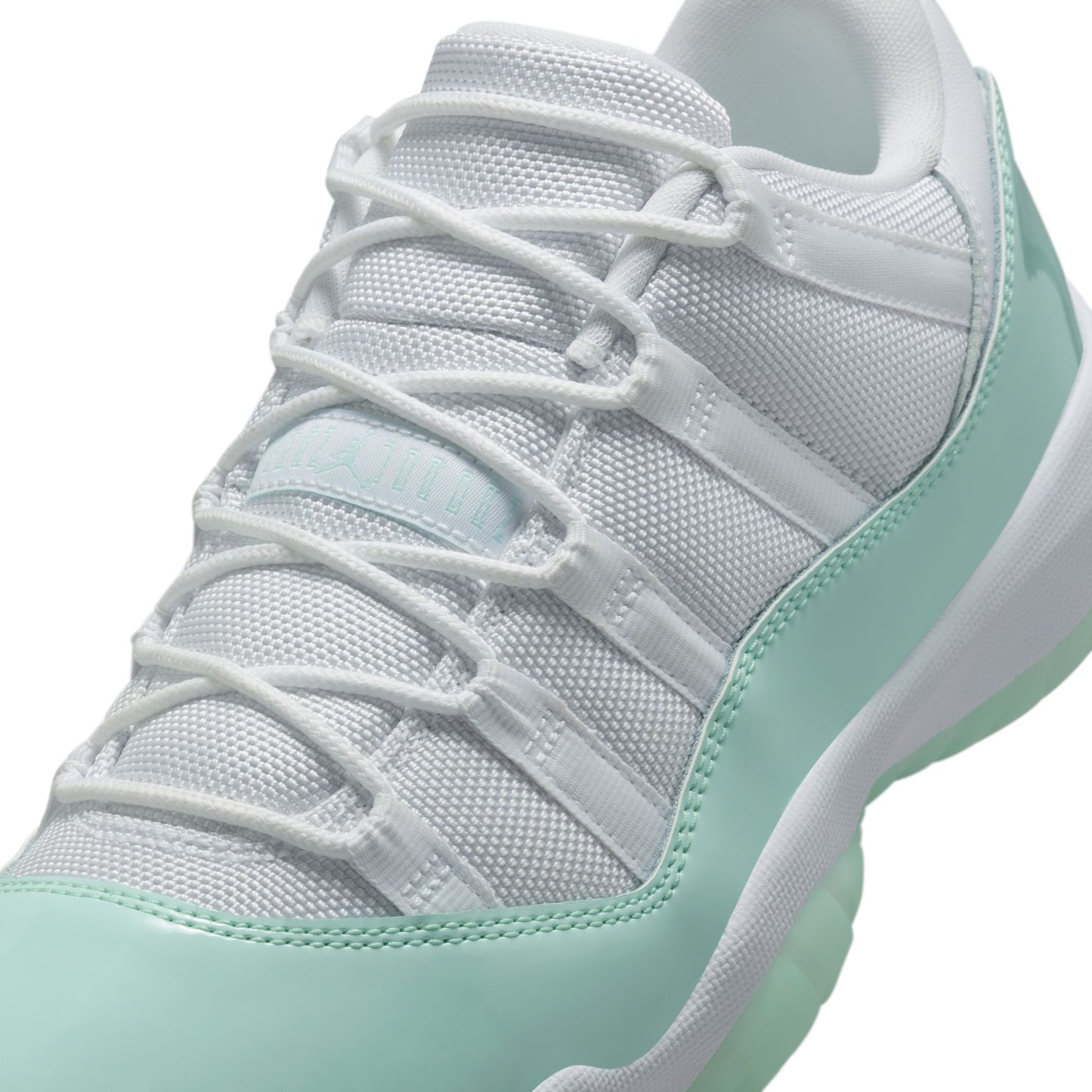 Jordan 11 Retro Low "Igloo"